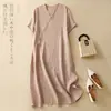 Vestido largo estilo chino con frente abotonado, abertura alta, escote en V y diseño inspirado en el Zen
