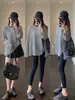 Estilo casual, playera base a rayas con hombros caídos, top tipo camiseta holgado y estilizado de manga larga para mujer, nuevo modelo otoño e invierno H081708