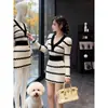 Conjunto súper elegante para mujeres petite: suéter de rayas con bloques de color, falda ajustada, top de punto de manga larga y vestido para otoño e invierno