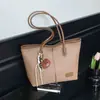 Bolso Retro de Gran Capacidad para Mujer 2025 Otoño Nueva Moda Color Contraste Hombro Axila Bolso Tote Casual para Ir al Trabajo