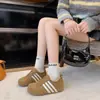 Zapatos Birkenstock retro de suela blanda para aumentar la altura para mujer, nuevos zapatos versátiles con cordones para el otoño de 2026 con una sensación cómoda, zapatos simples Birkenstock completamente cerrados