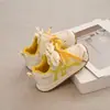 Tênis Esportivo Infantil 2026 Primavera/Outono Novo Estilo Sapatos Casuais para Meninas Menina Azul Amarelo Combinação de Cores Fashion Versátil Sapatos Pai-Filho Tendência