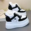 Nuevos Zapatos Blancos Casuales de Punta Redonda para Mujer Otoño 2026, Zapatos con Plataforma de Suela Gruesa para Aumentar Altura Interior para Mujeres Bajitas, Zapatos Planos Adelgazantes