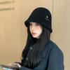 Chapéu de malha estilo coreano outono e inverno novo feminino lã polar engrossado quente chapéu de bacia com etiqueta de metal elegante chapéu de balde