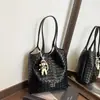 Design de nicho minimalista de alta qualidade transfronteiriço nova bolsa feminina primavera 2026 bolsa de ombro bolsa de axila bolsa de balde
