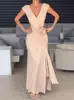 Vestido Feminino Elegante Europeu e Americano de Comércio Exterior 2024 Elegante Decote V Sem Mangas Fenda Vazada Vestido de Festa