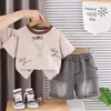 Conjunto de Roupas de Verão para Meninos 2026 Novo Estiloso Infantil Casual Manga Curta Estilo Coreano Bebê Gola Redonda Duas Peças Tendência