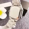 Reloj Cuadrado de Acero Inoxidable de Moda con Esfera Azul Hielo, Números Romanos, Indicador de Fecha y un Elegante Accesorio para el Viaje Diario