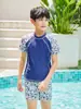 Traje de baño para niños Traje de baño dividido para niños grandes Dibujos animados Manga media Pantalón corto medio Traje de baño para surf en la playa Baño termal