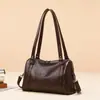 Nova Bolsa Estilo Boston de Couro Macio de Grande Capacidade para Mulheres, Bolsa de Ombro Transversal para o Dia a Dia Retro Simples e de Luxo Leve
