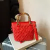 Bolsa transversal feminina 2026 nova moda primavera e verão bolsa concha bordada bolsa de ombro única versátil de alta qualidade bolsa pequena