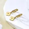 Pendientes de Acero Inoxidable Chapado en Oro de 18k Estilo Dulce de Bosque Japonés Coreano Flores Pequeñas Pendientes de Trébol de Cuatro Hojas Lisos Retro para Mujer