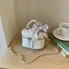 Novo modelo outono de 2026 bolsa de mão mini fashion de cor sólida com corrente, bolsa quadrada pequena única e estilosa, bolsa transversal de alto valor
