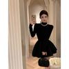 Vestido de punto Hepburn Style Negro Cuello medio alto Abrigo de otoño e invierno para mujer Entallado a la cintura Falda abullonada