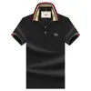 Camisa Polo masculina de manga curta estilo luxo com gola listrada em cor contrastante e bordado de pônei, adequada para o trajeto diário e para usar em ocasiões de negócios casuais.