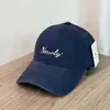 2026 Nueva Gorra de Pico Profundo Ancho para Otoño Invierno Versátil Bordado Unisex Hace que la Cara se Vea Más Pequeña Gorra de Béisbol