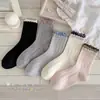 Meias longas femininas para outono e inverno, estilo college, doces, com punho duplo, borda franzida com renda, comprimento até o meio da panturrilha, feitas de algodão penteado