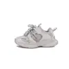 Zapatos atléticos de malla transpirable para niños, superventas de verano 2026, suela suave, antideslizantes, zapatos casuales para niñas pequeñas y zapatos de una sola pieza para niños pequeños