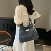Bolsa de Grande Capacidade para Mulheres 2025 Nova Bolsa de Ombro em Jeans com Corrente de Pérolas Bolsa Tote para Estudante Universitário Roupas de Aula e Trabalho