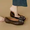 Zapatos cuadrados de piel suave vintage para mujer, nuevo estilo otoño 2026, de corte bajo, con camelia, versátiles, estilo francés, con suela blanda, slip-on para mujer