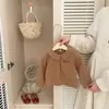 Camisa Listrada Marrom Vintage para Meninas com Gola Reversível, Nova Primavera e Outono Camisa Jaqueta Solta Versátil Gola Baby Doll