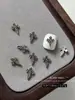 1000 piezas Plata Antigua Cruz Arte de Uñas Aleación Adornos Estilo Oscuro Punk Flor Decoración de Uñas Bolsa Completa Personalizado Venta al por Mayor