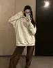 26 Coleção de Outono: Unber, um moletom oversized estiloso estilo americano com mangas compridas e design pull-over, disponível para homens e mulheres, e também em estilo para casais