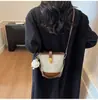 Bolso tote pequeño de trabajo de alta gama súper popular para mujer, nuevo otoño 2026, bolso de hombro único, bolso cruzado para ir al trabajo
