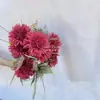 Crisantemo de Aguja de Pino de Nueve Ramas Flores Artificiales para Decoración de Bodas, Flores Falsas, Arreglos Florales Artificiales, Flores Artificiales de Seda con un Tacto de Alta Gama y Realista