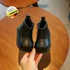 Botas femininas, botinhas infantis, camada dupla de algodão e fleece, novo estilo outono e inverno, sapatos de couro para bebê menina, botas estilo Martin para meninas, sapatos para bebês