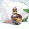 Venta al por mayor de fábrica botella de perfume de jade con forma de corazón de durazno, polvo de cristal, fluorita de cristal, amor, botella de aromaterapia, botella de aceite esencial, colgante de joyería