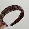 Diadema de terciopelo con estampado de leopardo vintage de otoño coreano, accesorios para el cabello de alta gama estilo Hong Kong para mujer.
