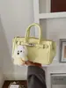 Bolsa de Mão Elegante de Alta Qualidade com Fivela de Trava, Bolsa Transversal Versátil de Moda de Luxo Leve, Bolsa Transversal de Ombro Único de Nicho da Moda Transfronteiriça