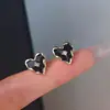 Zirconita Negra Amor Moda Exquisitos Pendientes Corazón de Melocotón Diseño de Nicho Pendientes Ins Simples Versátiles Pendientes de Lujo Ligero
