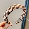 2025 Elegante Temperamento Top Alto Caveira Faz Rosto Menor Faixa de Cabelo Moda Feminina Aba Larga Pressiona Cabelo Acessório de Cabeça Redutor de Idade Estiloso Aro de Cabelo