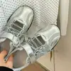 Tênis Mary Jane para Mulheres, Sapatos Esportivos Casuais Versáteis para Primavera e Verão, Tênis Brancos de Corte Baixo com Velcro Versáteis para Mulheres