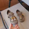 Zapatos de Cuero para Niñas 2026 Primavera Nuevo Estilo Zapatos de Princesa de Suela Blanda para Niñas Pequeñas, Estilo Británico Zapatos Birkenstock Bajos de Moda