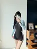 Nuevo traje de baño de una pieza de manga larga 2026 para mujer, adelgazante y realza la figura, con bloques de color, protección solar, adecuado para aguas termales y natación, diseño conservador, secado rápido