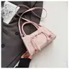 Nova Bolsa Feminina Estilo Chinês 2026, Bolsa de Mão Embossada Estilo Nacional, Bolsa Versátil para o Dia a Dia, Fornecimento Duplo para Exportação, Suporta Designs Personalizados