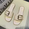 Moda Casual Transfronteiriça Europeia e Americana Chinelos Femininos Roupa Externa 2026 Sandálias Quadradas com Fivela Chinelos Estudante Tendência Planas Atacado Tamanho Grande