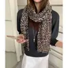 Bufanda Cuadrada de Seda con Estampado de Leopardo Estilo Retro Y2K para Mujer, Delgada, Estampada, Estilo Chica Picante, Redonda, Mismo Estilo, Ambiente, Chal Estilo Hong Kong