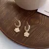 Pendientes de Camelia y Perla Elegantes Franceses para Mujer 2026 Nuevos de Moda Lujo Ligero Pendientes de Solapa para Socialité Accesorios de Pendientes Versátiles de Moda