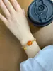Pulseira de cera de abelha amarela caramelo de segunda geração, pulseira com pingente de palavra Jinle em areia dourada, pulseira elástica, presente para mulheres