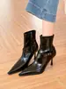 Botines de tacón alto color crema con punta para mujer, colección otoño 2024, con tacón fino y piel suave, diseñados para crear un efecto adelgazante