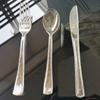 Cuchillo, tenedor y cuchara desechables de plástico con relieve de polvo dorado retro, vajilla de comida occidental de tres piezas en oro rosa dorado, venta al por mayor transfronteriza