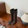 Novas botas femininas de cano alto para primavera e outono de 2026, botas elásticas de bico redondo, botas de ajuste justo, estilo retrô