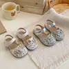Sandalias huecas de trenza francesa con punta abierta 2026 verano nuevas estilo coreano zapatos de princesa para niñas con moños para usar con faldas