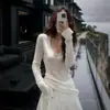 Camiseta Base de Punto Gris de Cuello Bajo en Forma de U Grande para Mujer, Nuevo Estilo Primavera y Otoño, Ropa Exterior Ajustada, Top Adelgazante, Suéter Interior para Invierno