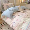 Juego de ropa de cama de tres piezas para cama individual de dormitorio estudiantil, 100% algodón, funda de edredón de dibujos animados, sábana plana y sábana bajera, nuevo modelo 2026