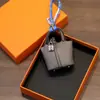 Colgante de minibolso de cesta, llavero de coche de cuero de alta calidad, funda para auriculares, decoración creativa para coche, venta al por mayor